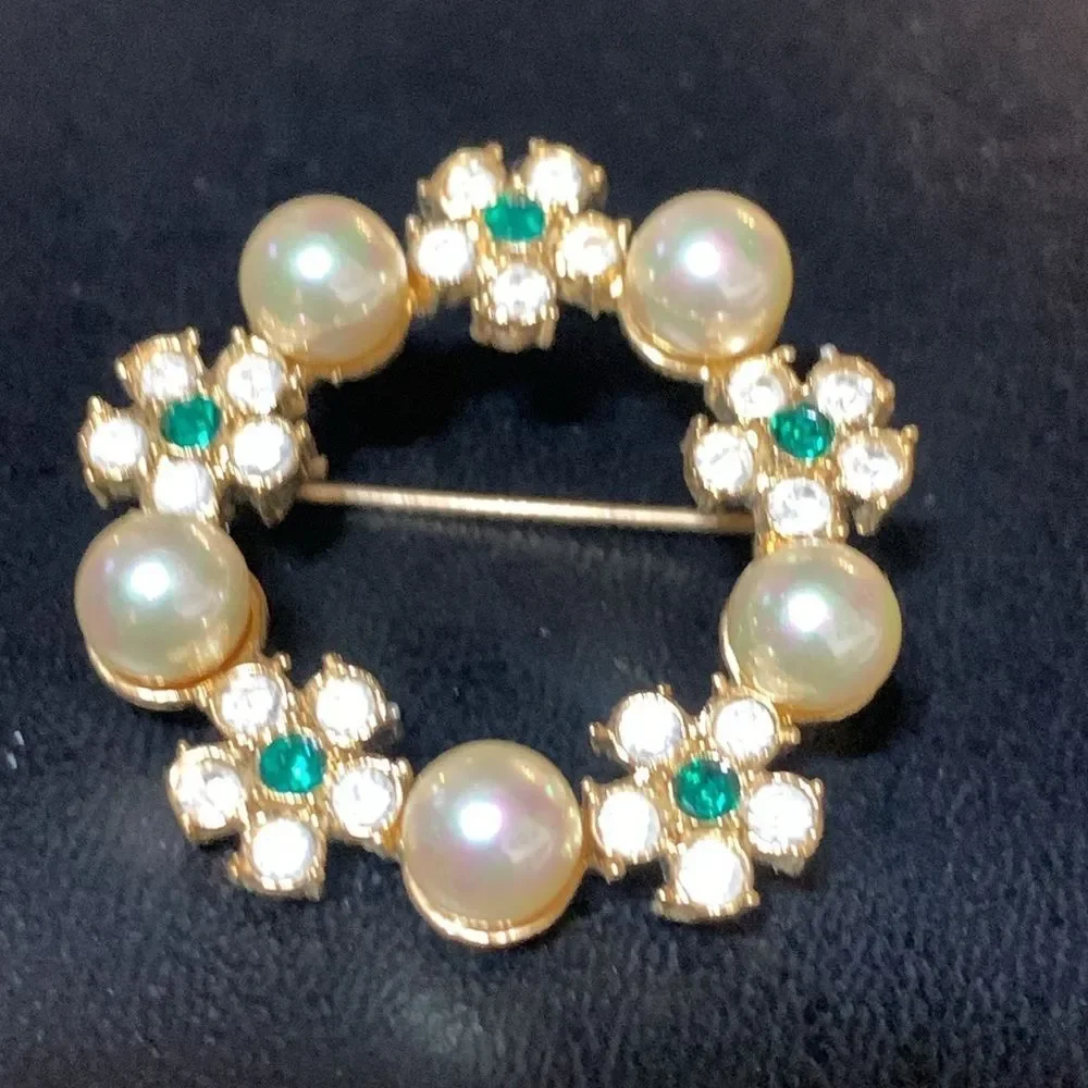 Vintage Roman Brooch Pin Pearl Flower Clear Green Rhinestone Circle 2 1/4”L Gold